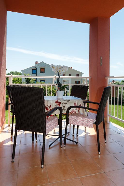 Apartman Snjezana Malinska Exterior foto