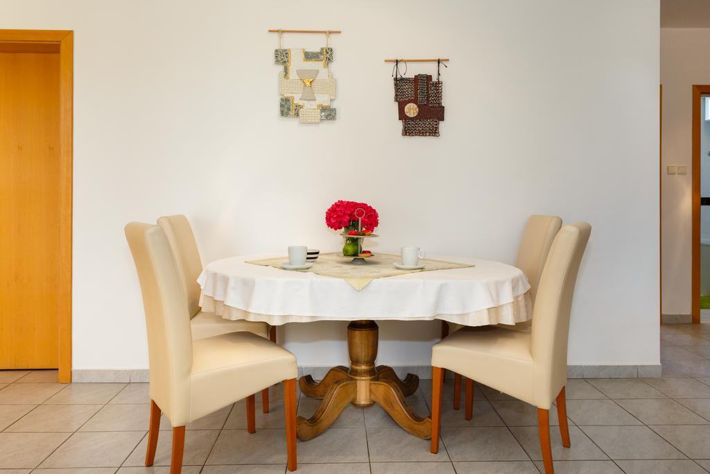 Apartman Snjezana Malinska Exterior foto