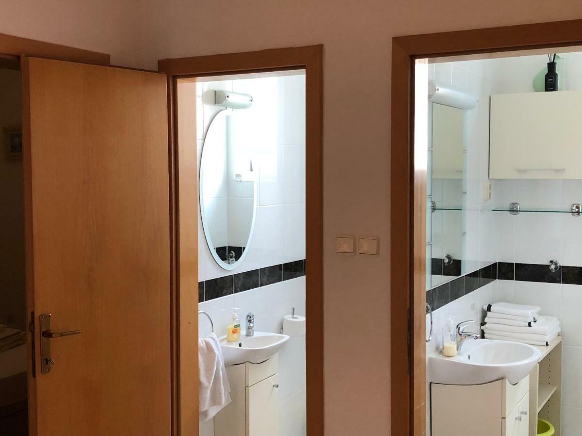 Apartman Snjezana Malinska Exterior foto